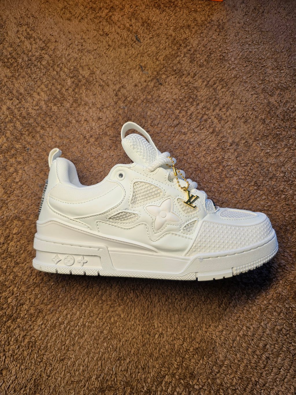 Lv stake white