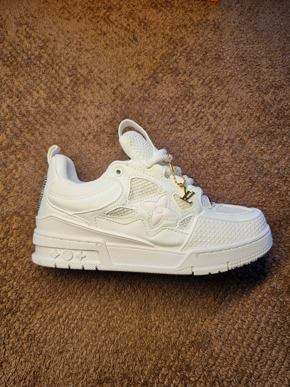 Lv stake white