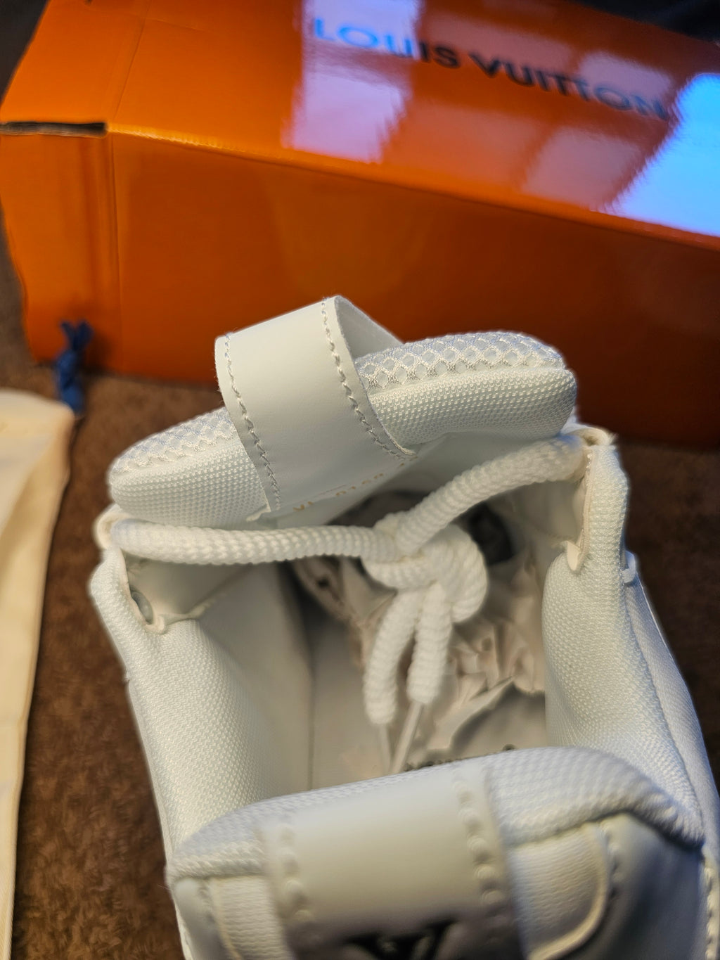 Lv stake white