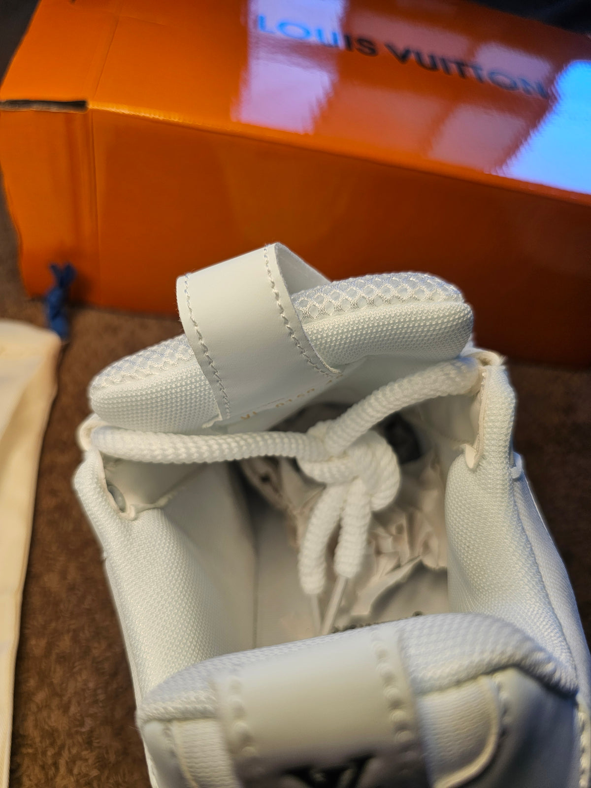 Lv stake white