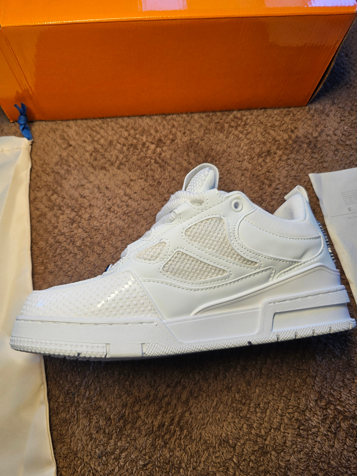 Lv stake white