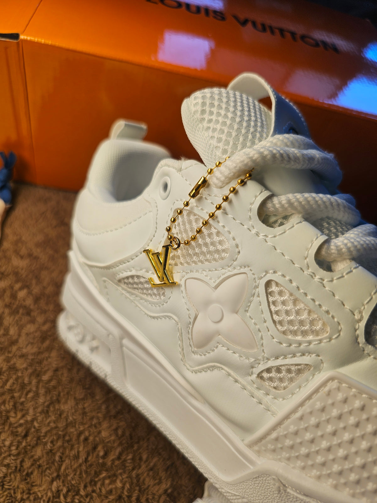 Lv stake white