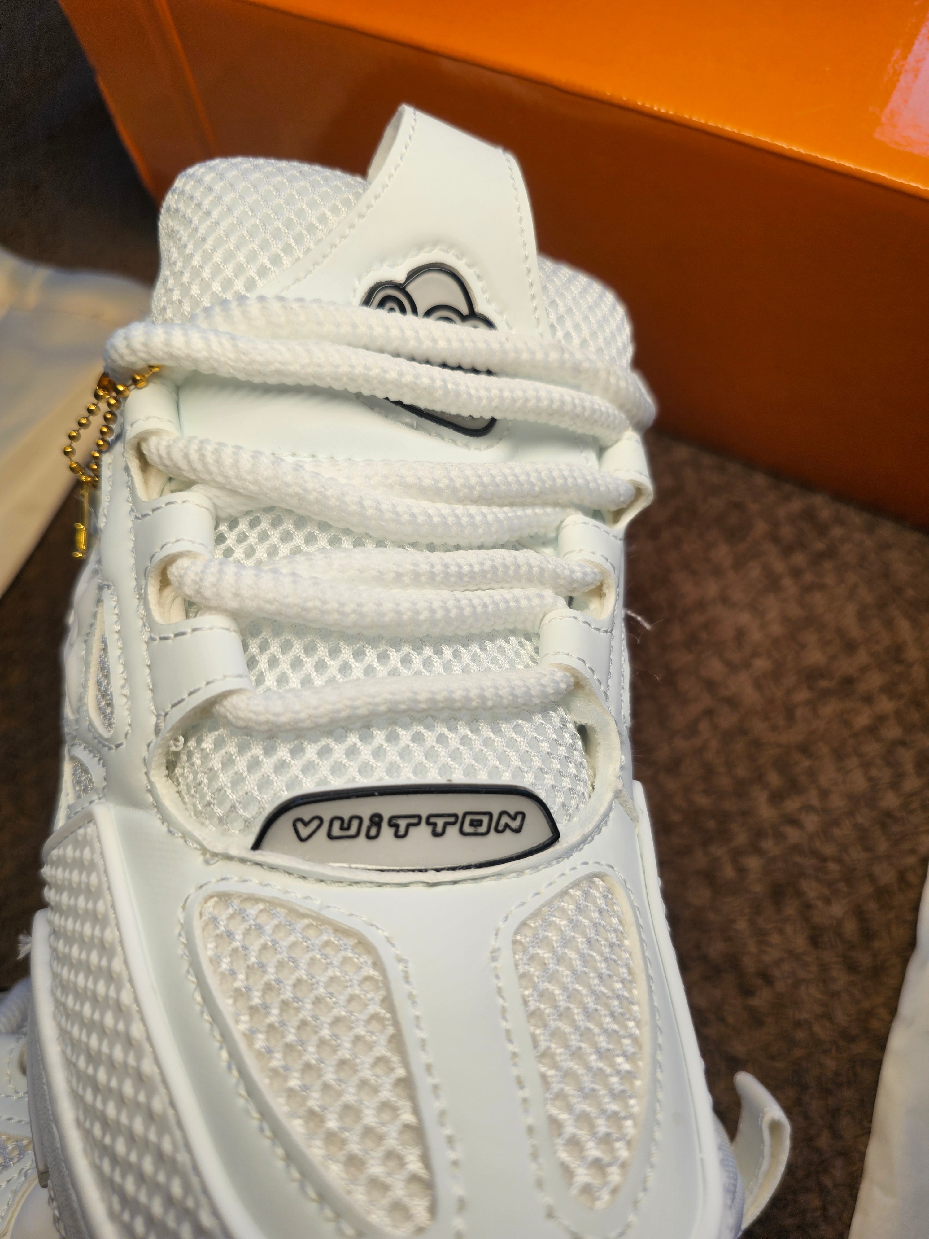 Lv stake white