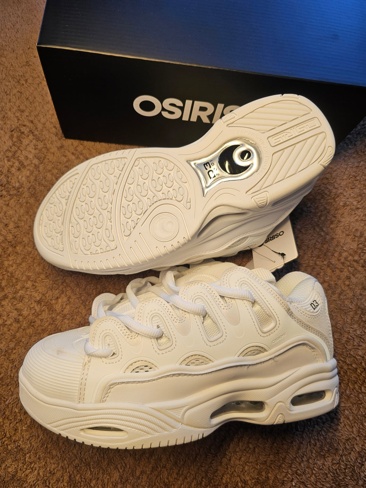 D3 white