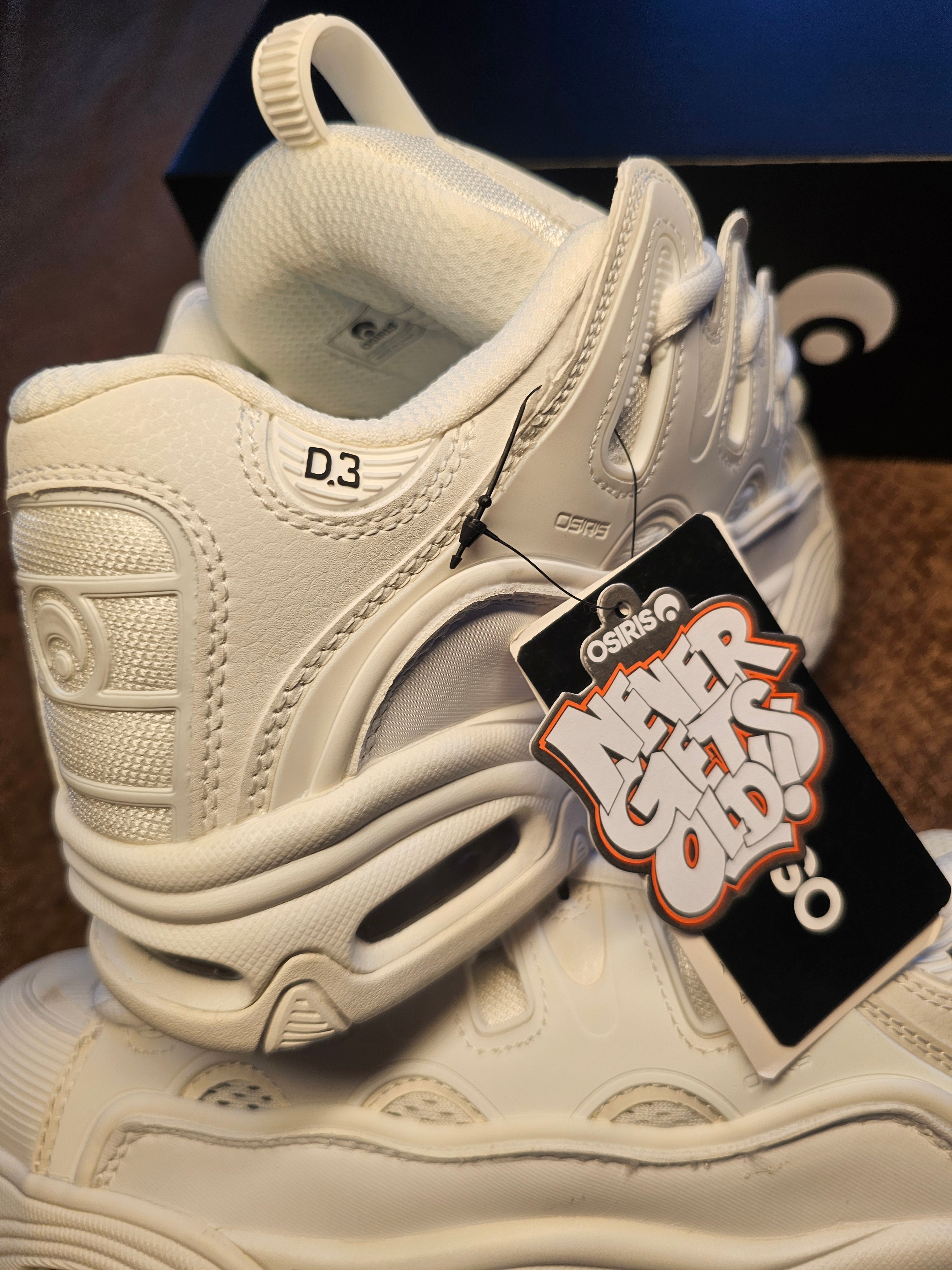 D3 white