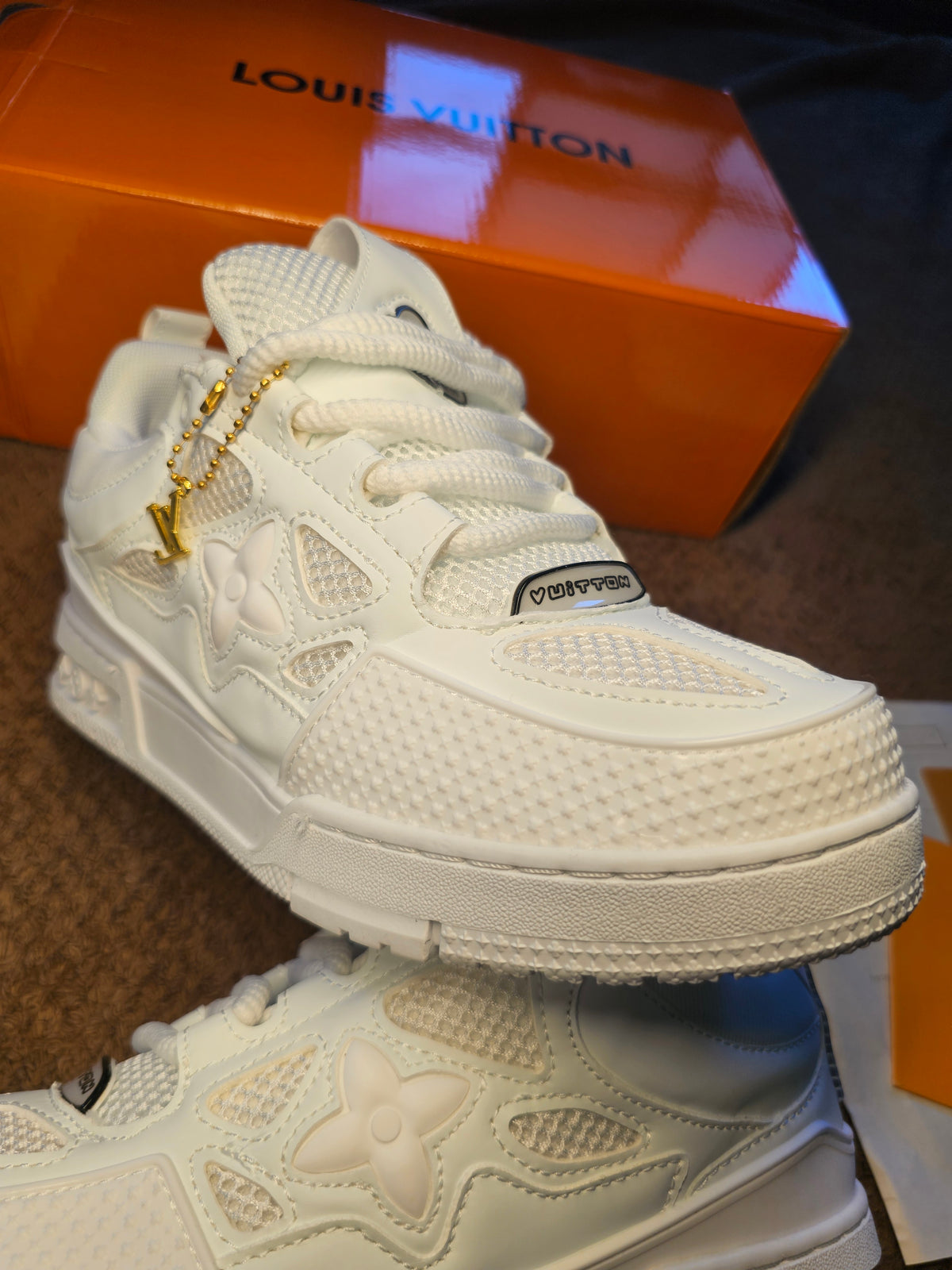 Lv stake white