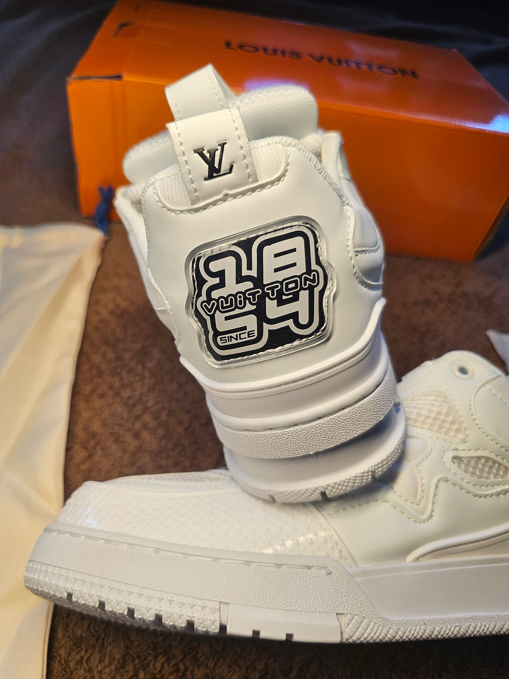 Lv stake white