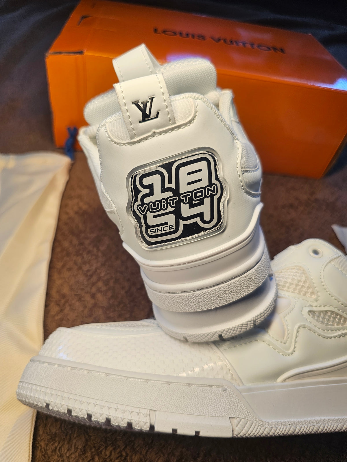 Lv stake white